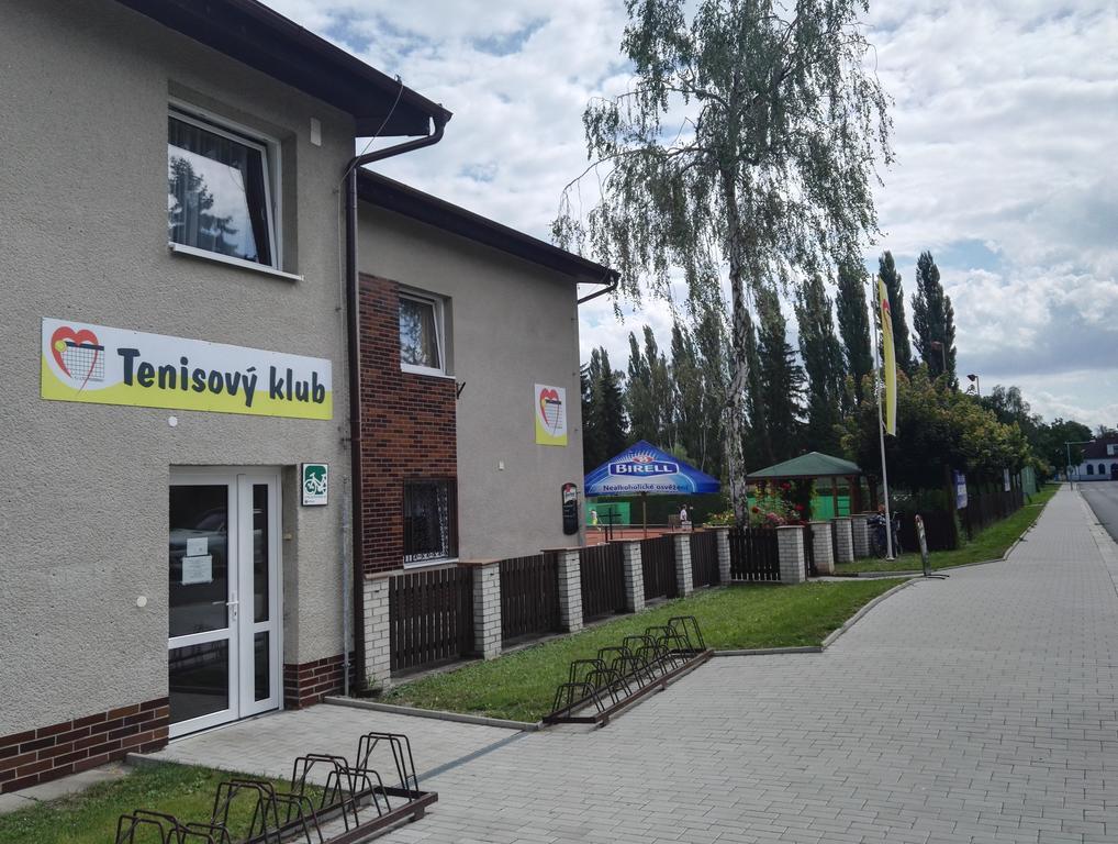Penzion Tenis Poděbrady エクステリア 写真