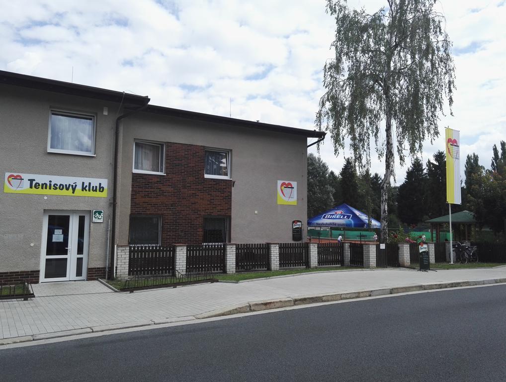 Penzion Tenis Poděbrady エクステリア 写真