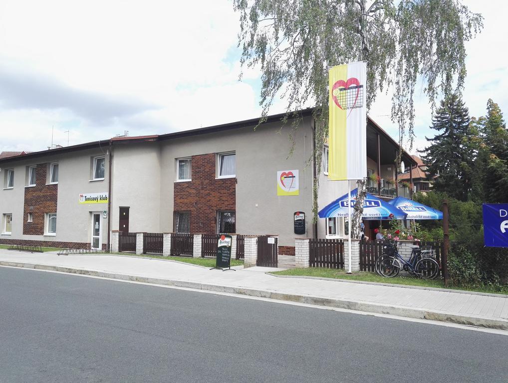 Penzion Tenis Poděbrady エクステリア 写真